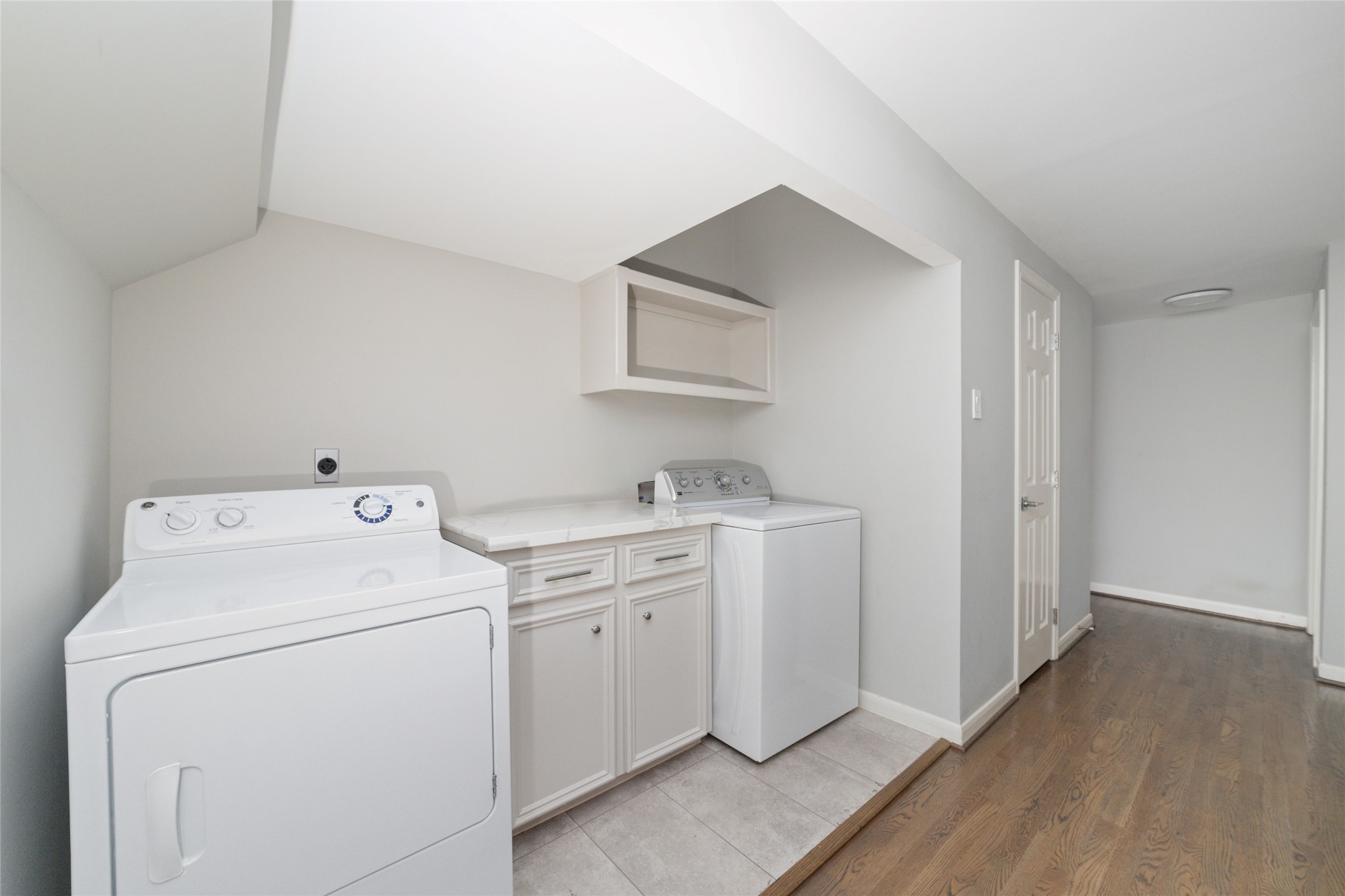 1516 Park Street, Unit B Houston, TX 77019 - Photo 18 of 20 a utility room with dryer and washer