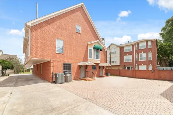 $2,250 | 1516 Park Street, Unit B, Houston, TX 77019