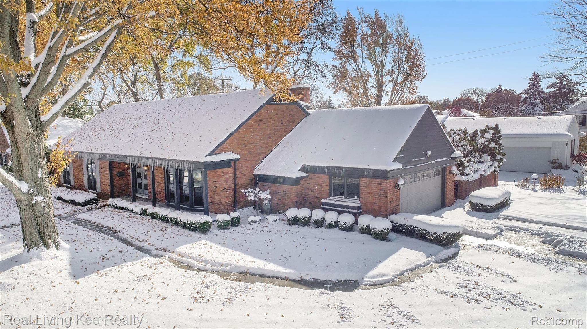 61 North Duval Road Grosse Pointe, MI 48236 - Photo 30 of 33 DJI_0006-.jpg