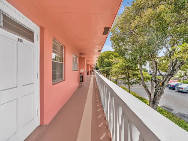 $115,000 | 300 Northeast 20th Street, Unit 605, Boca Raton, FL 33431