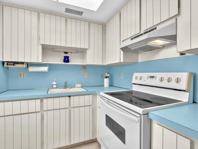 $115,000 | 300 Northeast 20th Street, Unit 605, Boca Raton, FL 33431