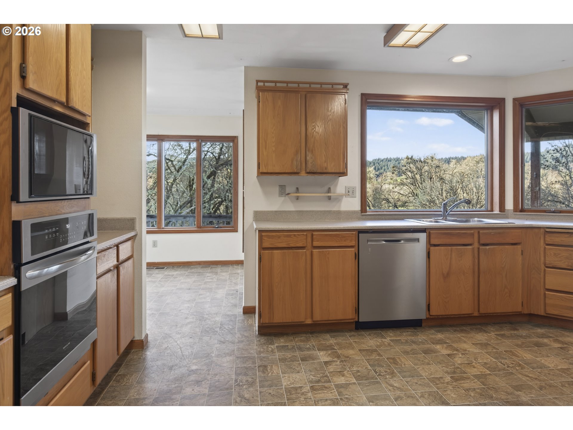 4055 Henderer Road Elkton, OR 97436 - Photo 11 of 48 Gallery Image 11