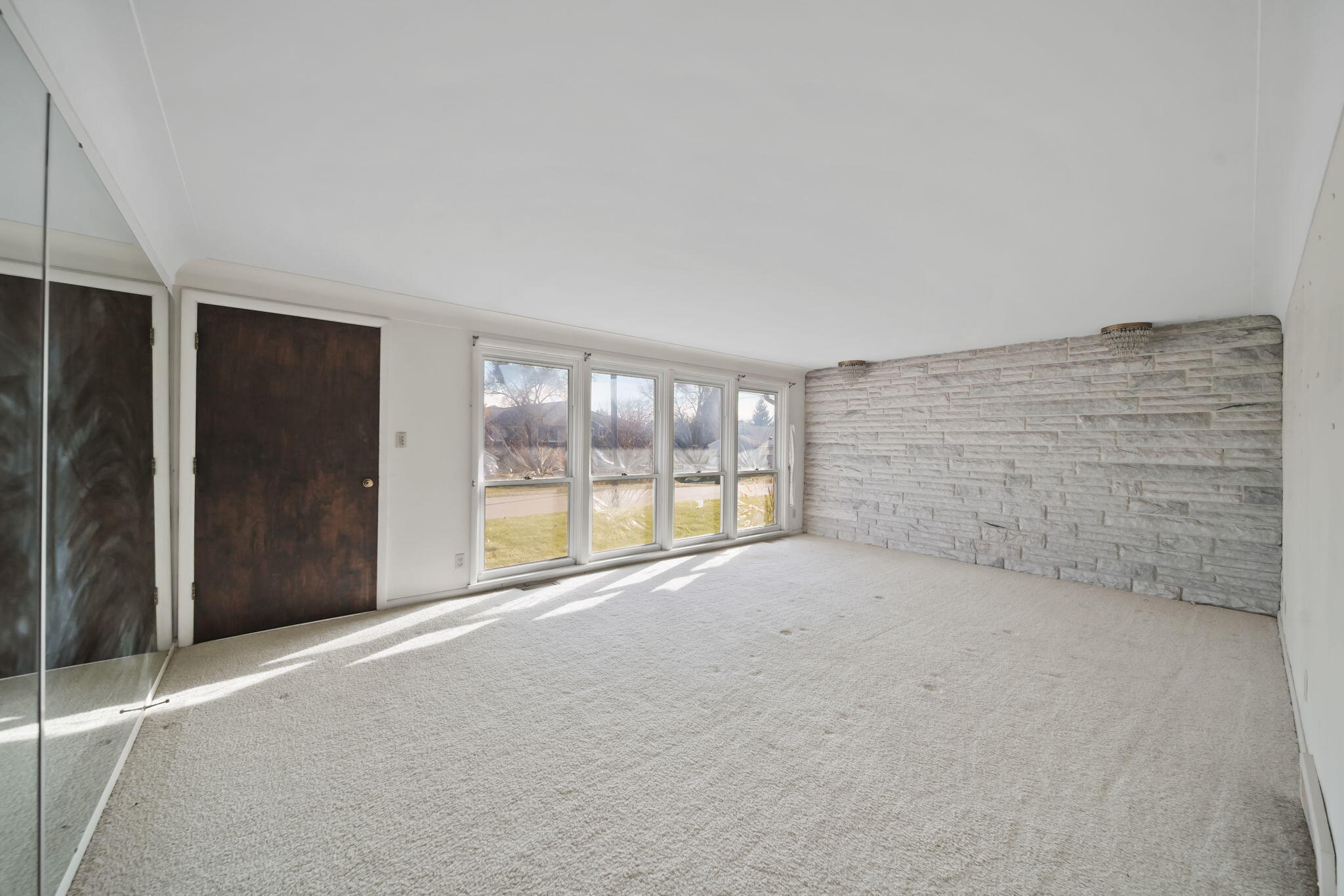 182 Peach Street Jackson, MI 49202 - Photo 3 of 44 3-web-or-mls-DSC01358