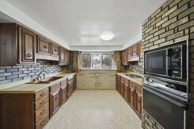 $179,900 | 182 Peach Street, Jackson, MI 49202