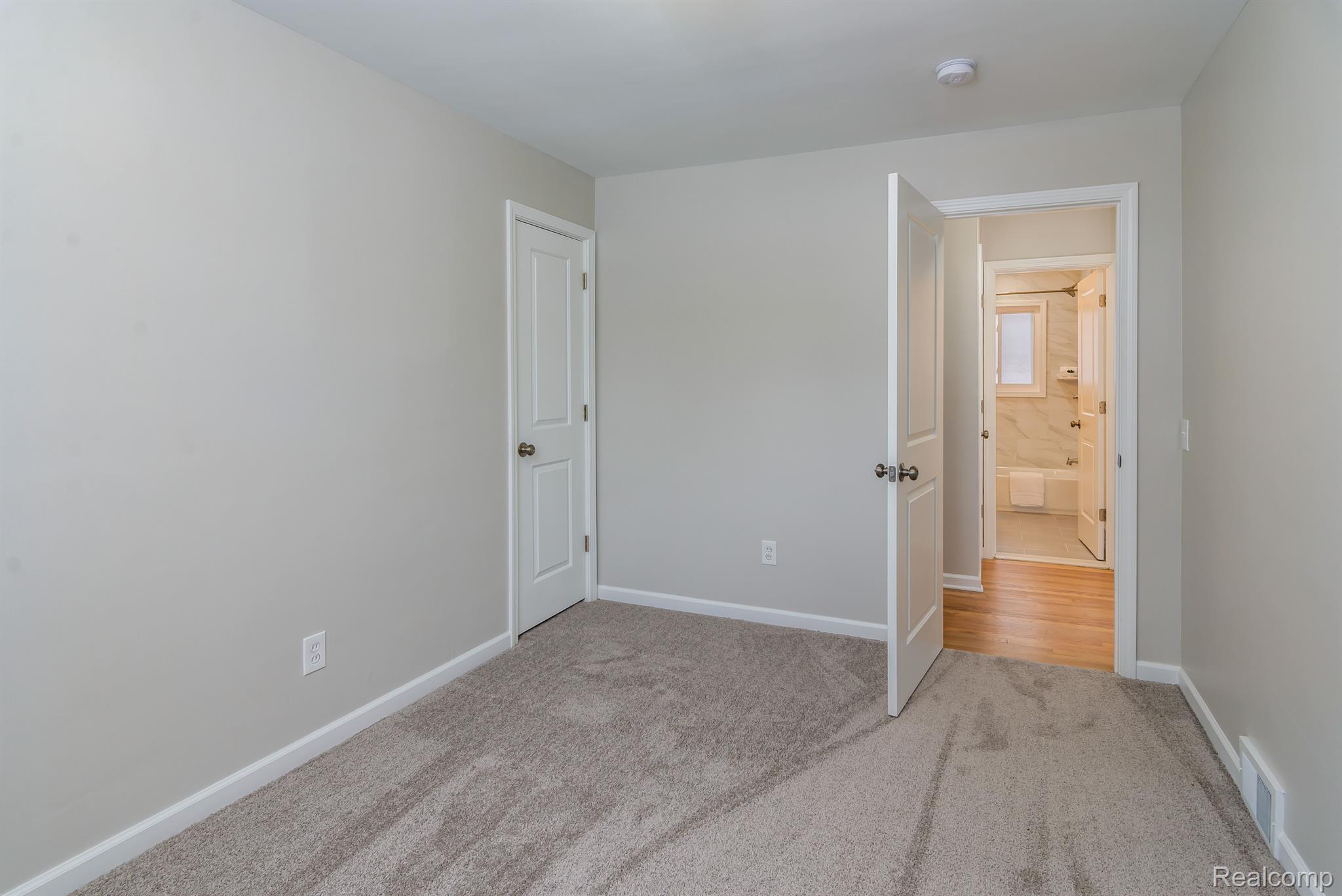 9846 Merriman Road Livonia, MI 48150 - Photo 16 of 27 Gallery Image 16