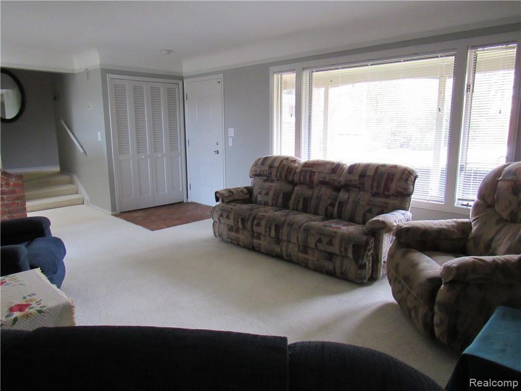 2611 Manchester Road Ann Arbor, MI 48104 - Photo 5 of 40 IMG_0914.JPG