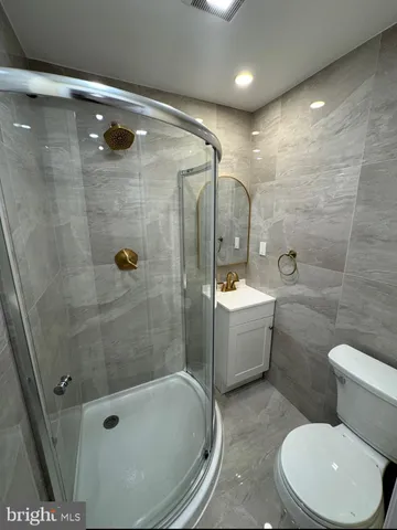 a bathroom with a toilet and a shower