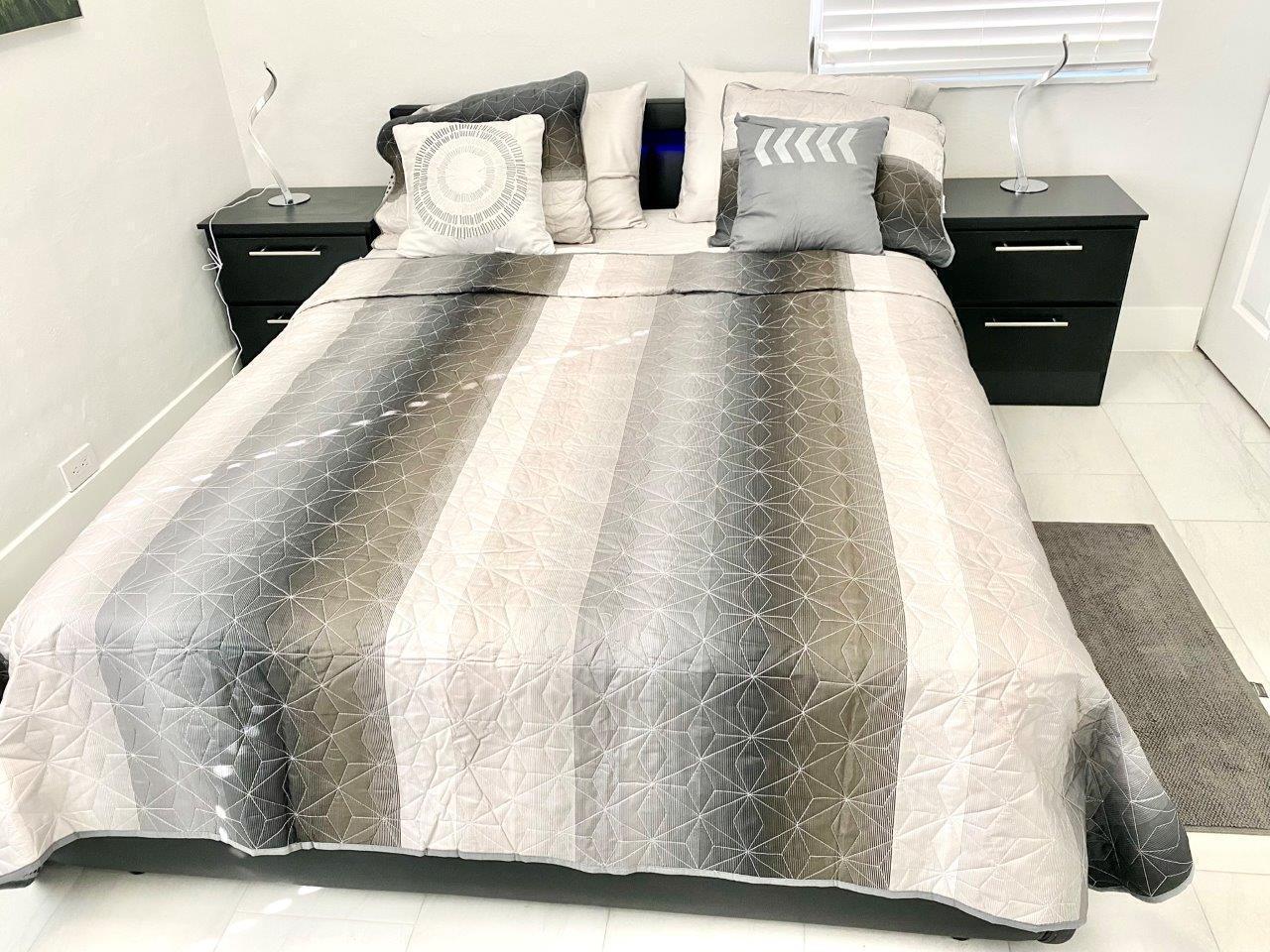 462 Hastings Street Boca Raton, FL 33487 - Photo 19 of 28 a living room with a couch and a rug