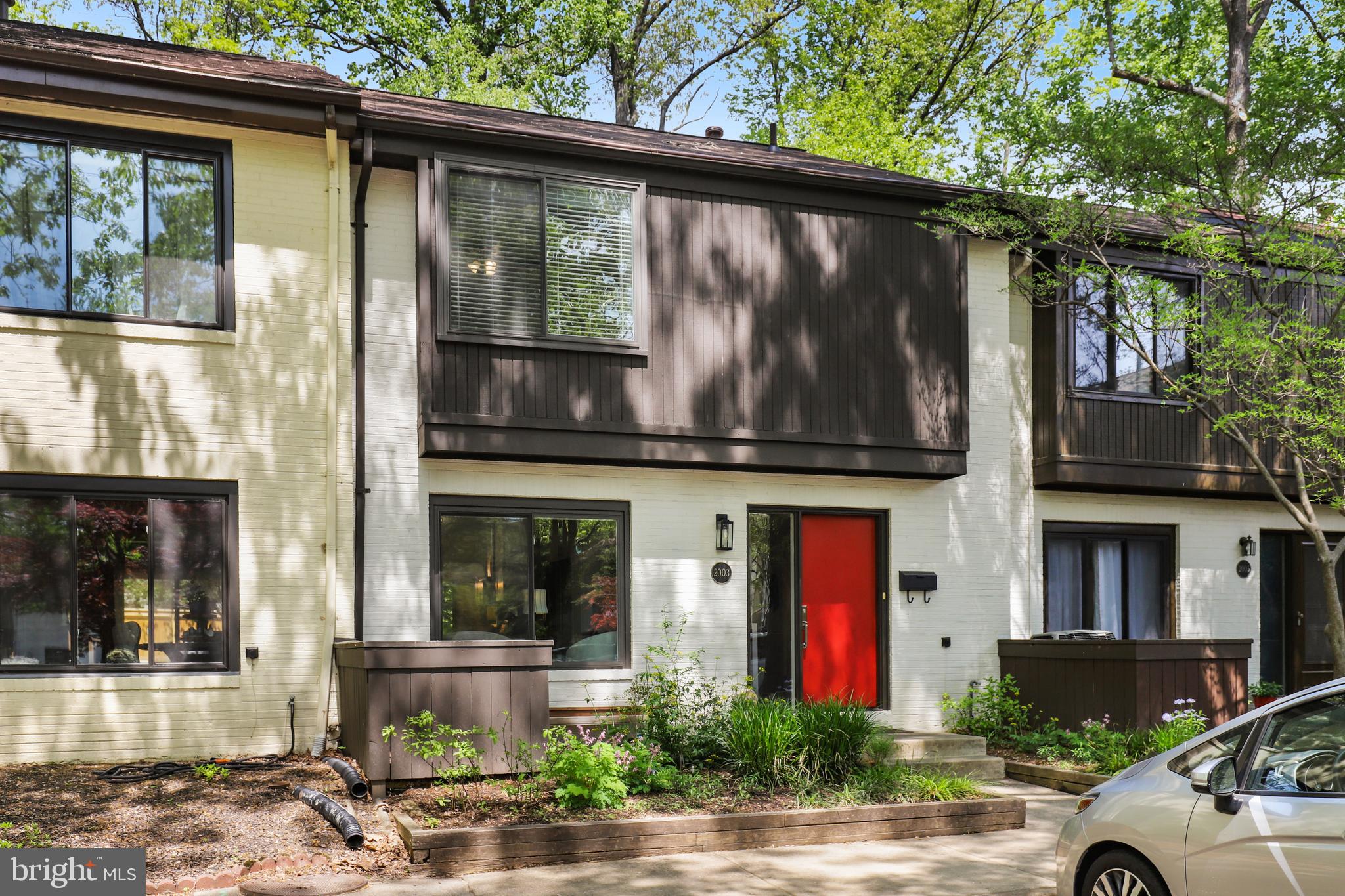 2003 Sarazen Place Reston, VA 20191 - Photo 1 of 33 Gallery Image 1