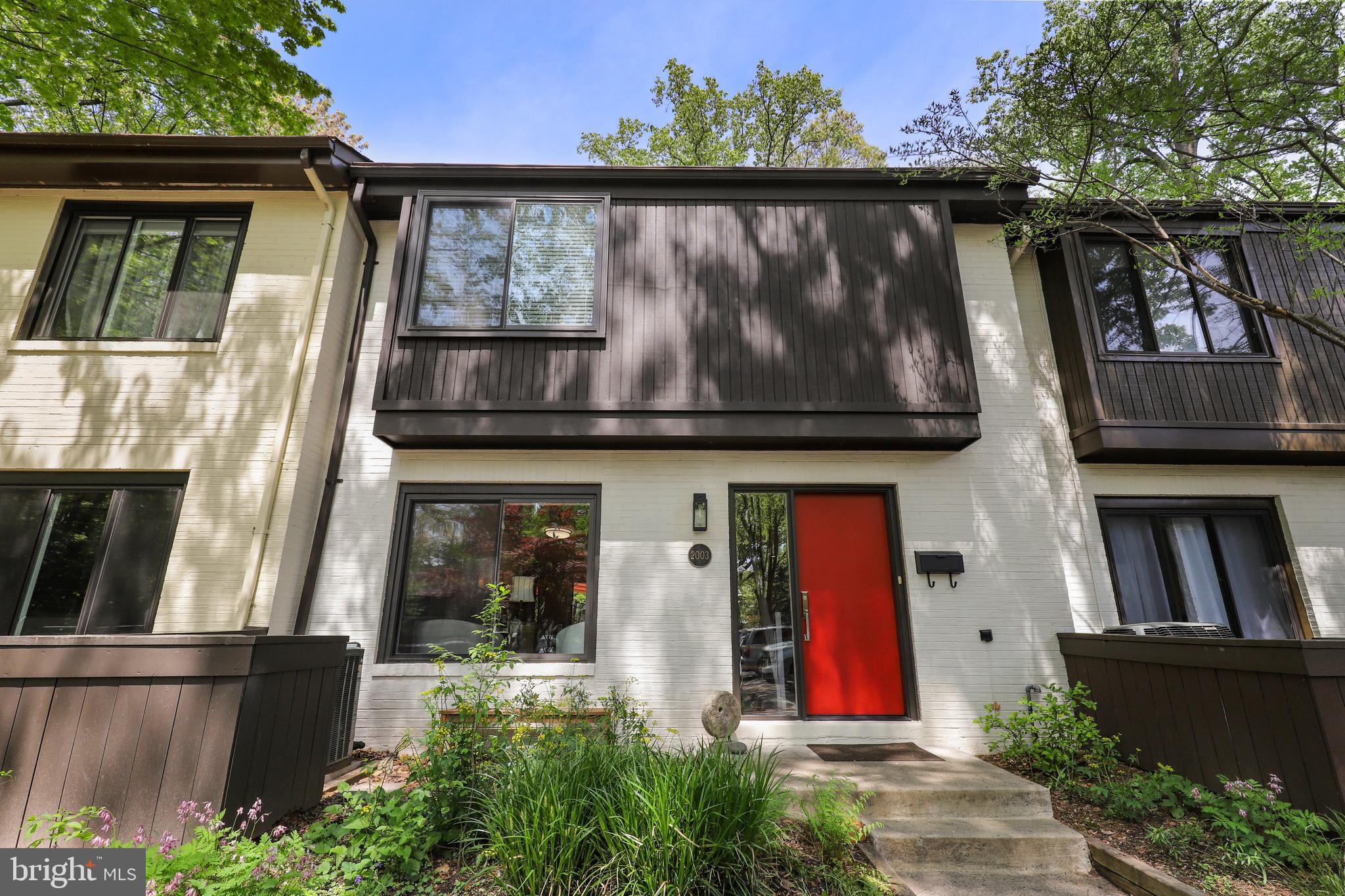 2003 Sarazen Place Reston, VA 20191 - Photo 2 of 33 Gallery Image 2