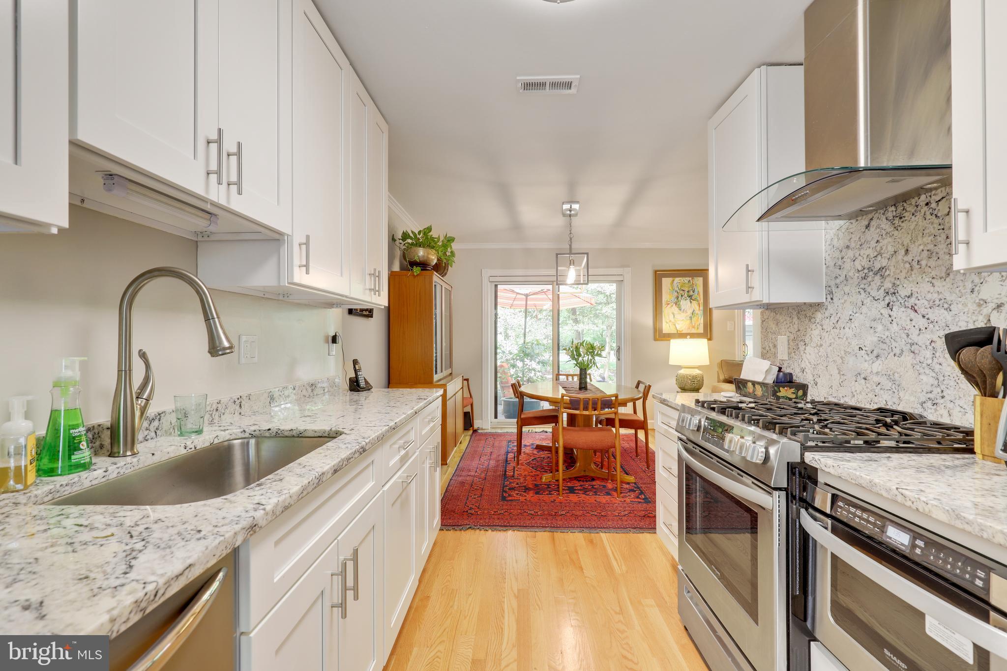 2003 Sarazen Place Reston, VA 20191 - Photo 7 of 33 Gallery Image 7