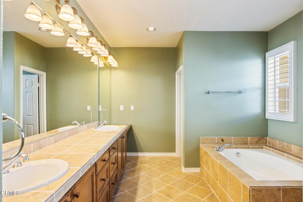 3710 Sunset Ridge Road Altadena, CA 91001 - Photo 19 of 45 a bathroom with a tub sink and mirror
