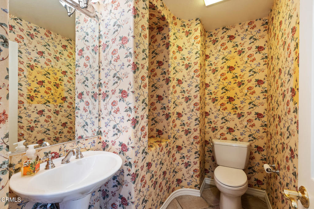 3710 Sunset Ridge Road Altadena, CA 91001 - Photo 35 of 45 a bathroom with a sink and a toilet