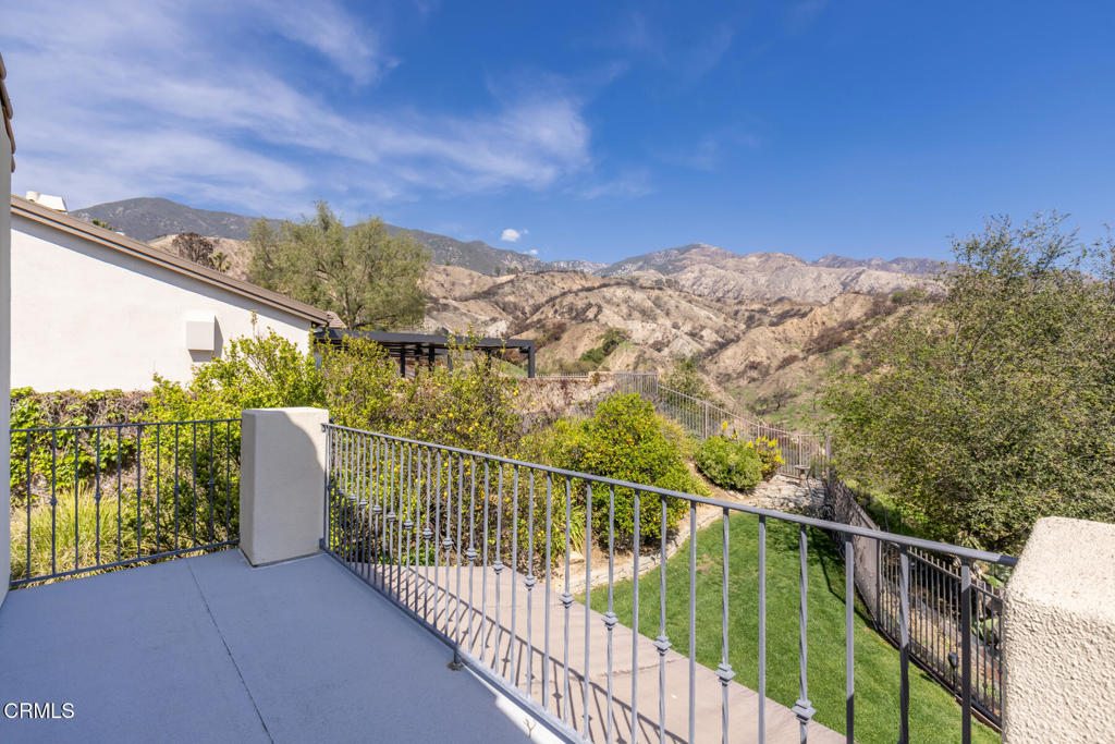 3710 Sunset Ridge Road Altadena, CA 91001 - Photo 37 of 45 a view of a balcony with an outdoor space