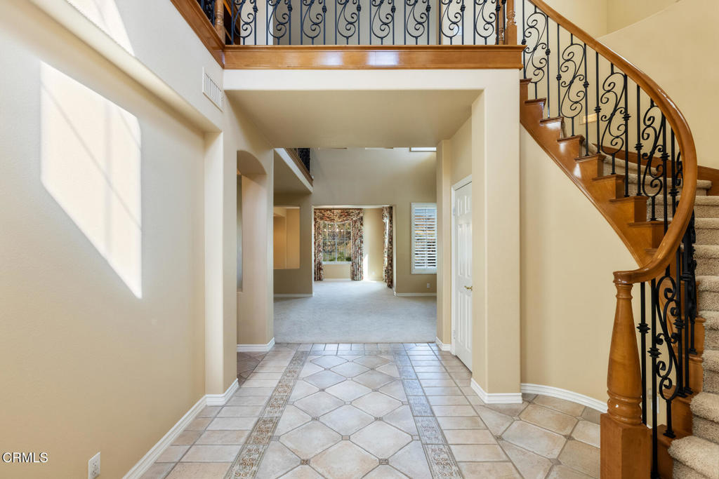 3710 Sunset Ridge Road Altadena, CA 91001 - Photo 6 of 45 a view of entryway