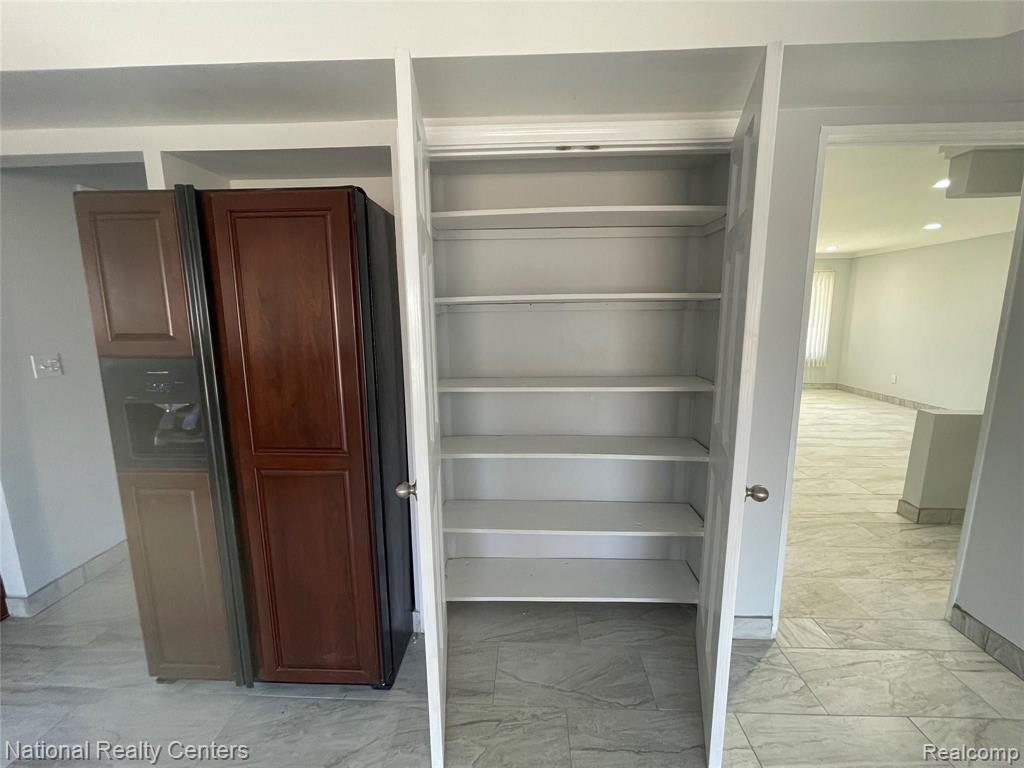 13189 Plumbrook Road Sterling Heights, MI 48312 - Photo 8 of 22