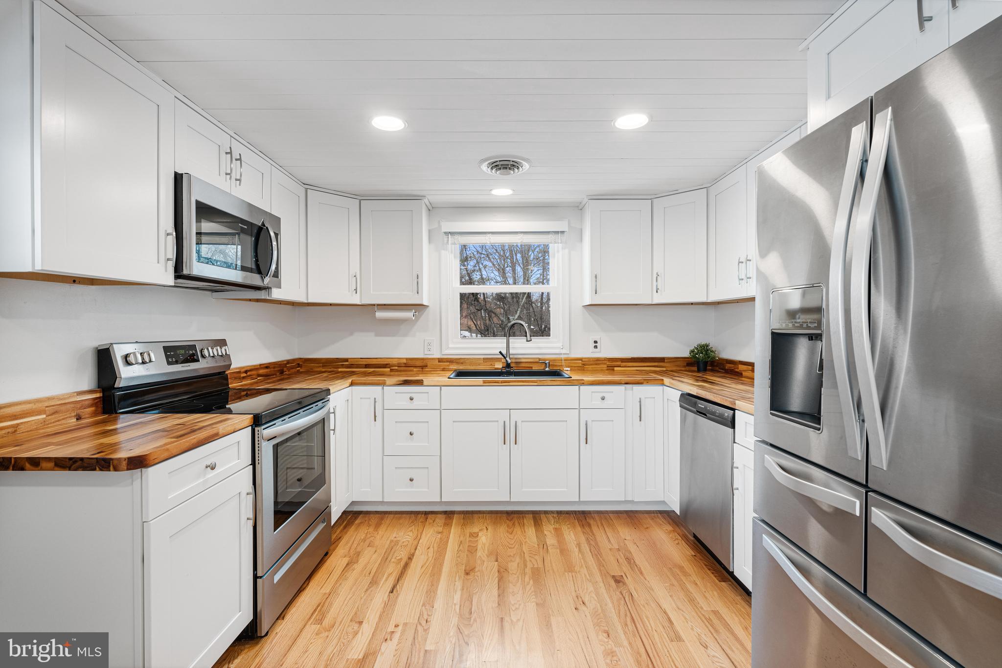 311 Hunting Ridge Road Winchester, VA 22603 - Photo 4 of 42 Kitchen with Hardwood Floors