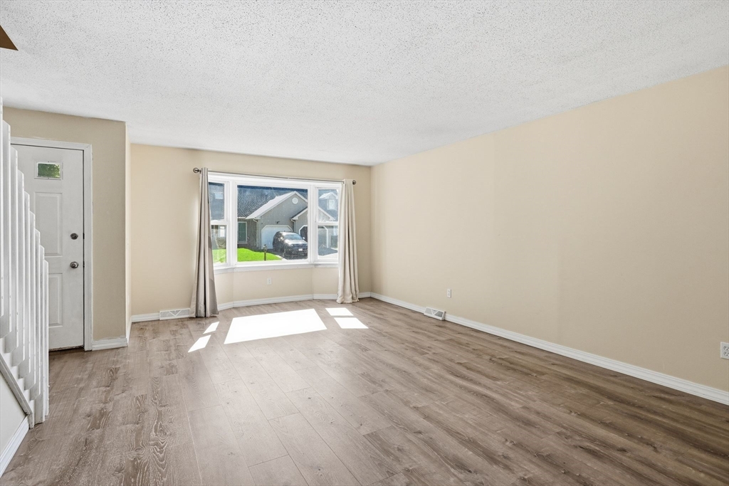 53 Luden Street Springfield, MA 01118 - Photo 5 of 39