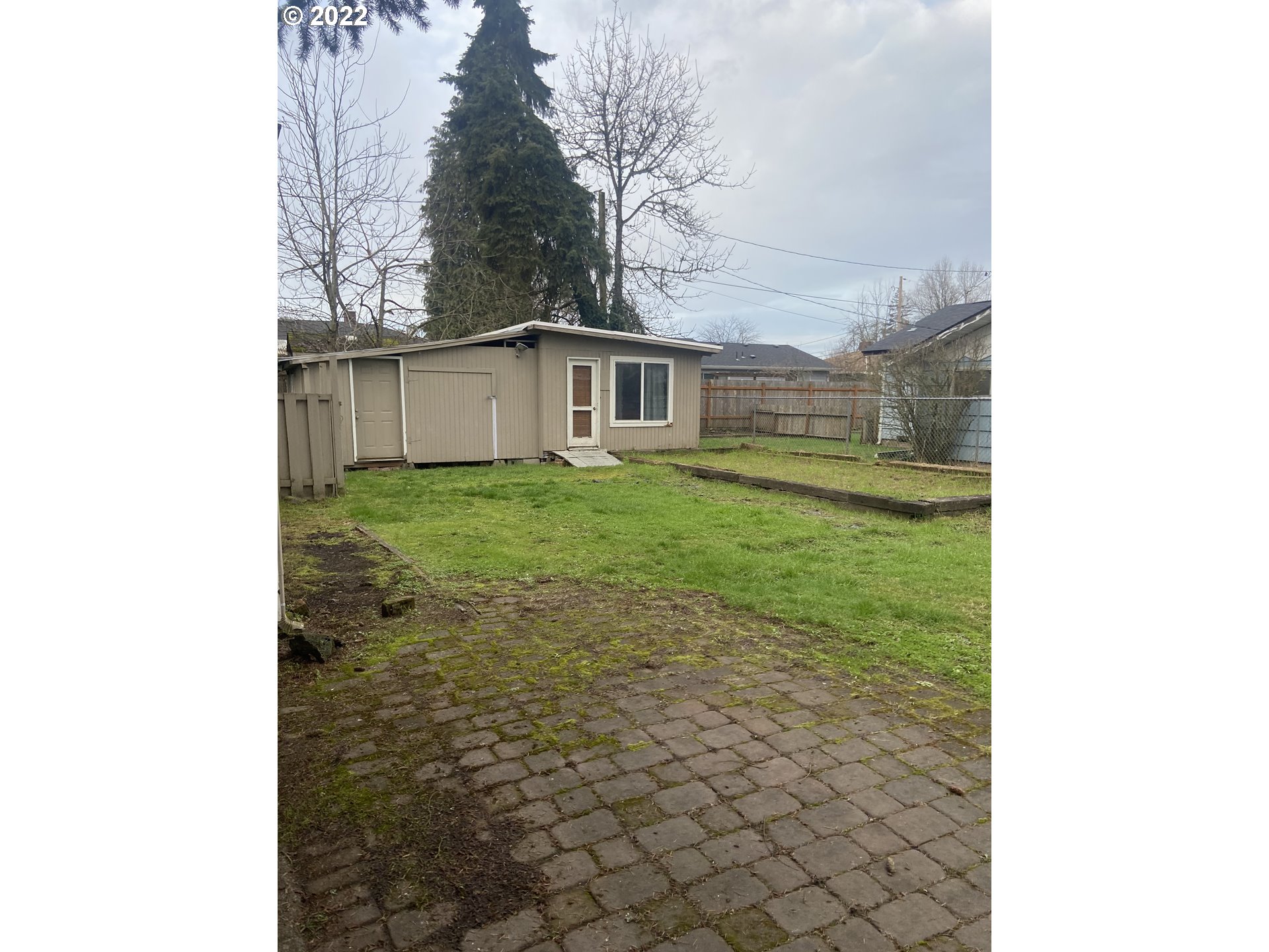 902 25th Place Springfield, OR 97477 - Photo 13 of 15 a house view with a outdoor space