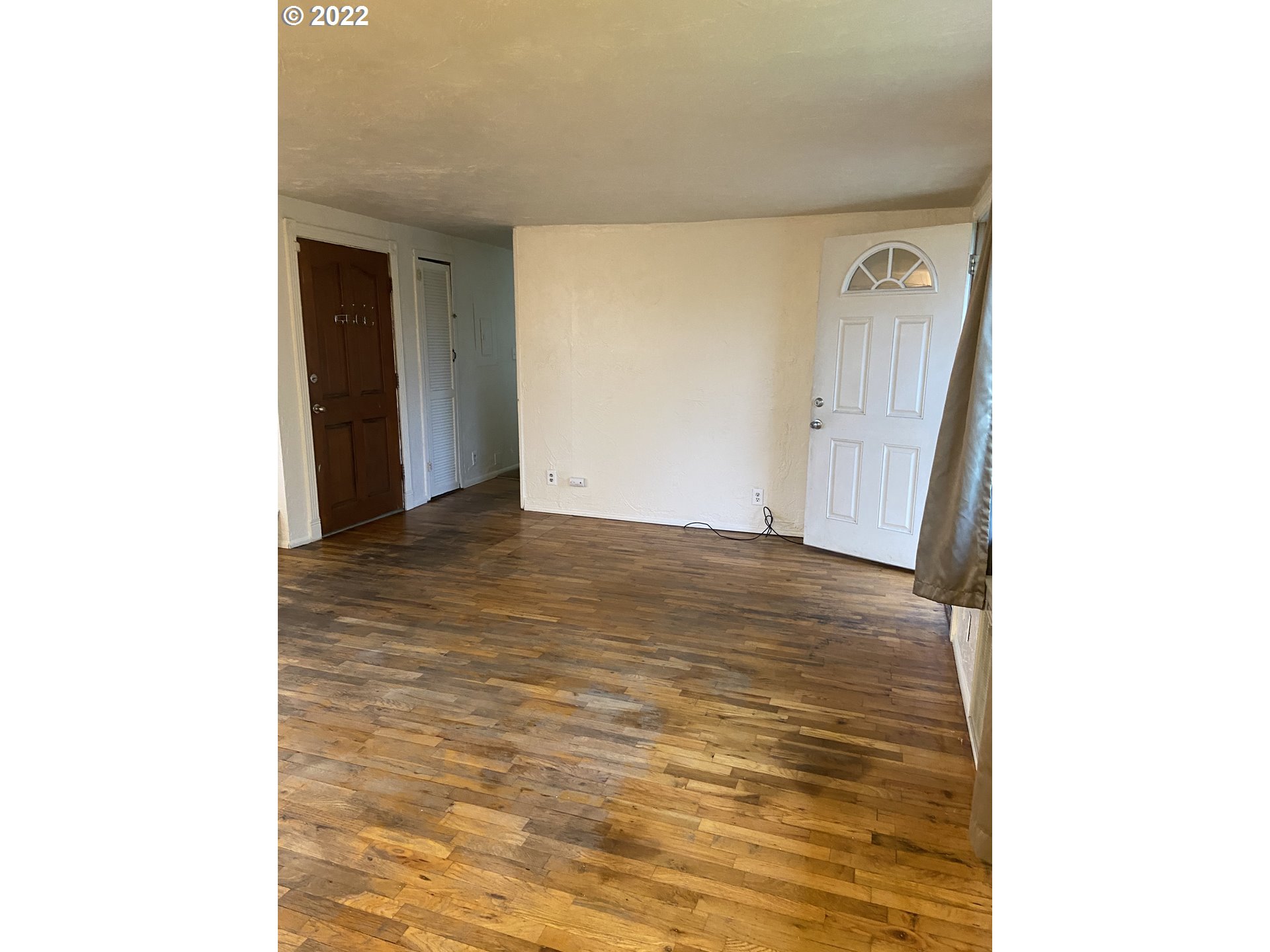 902 25th Place Springfield, OR 97477 - Photo 4 of 15 a view of an empty room