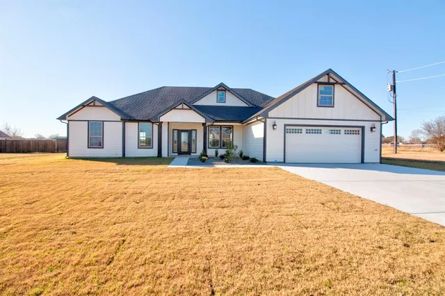 $440,600 | 6180 Old Sherman Road, Whitesboro, TX 76273