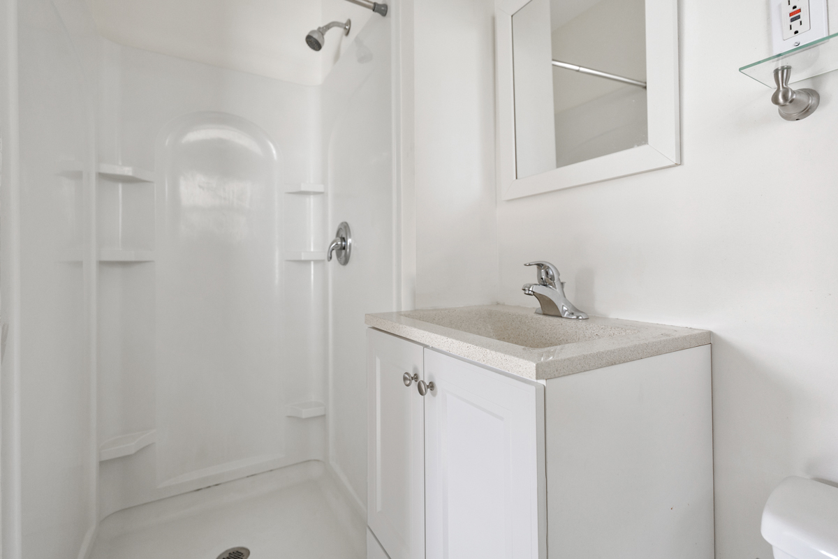 635 Love Street Elk Grove Village, IL 60007 - Photo 11 of 20 a bathroom with a sink a toilet and shower