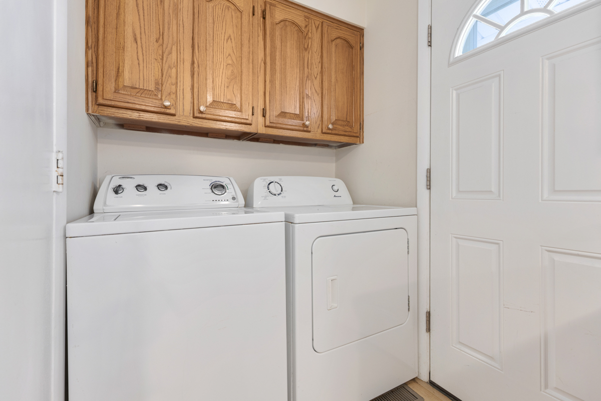 635 Love Street Elk Grove Village, IL 60007 - Photo 16 of 20 a utility room with dryer and washer
