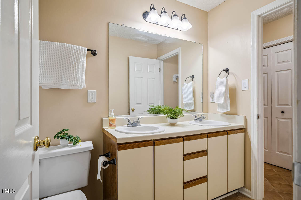 4117 Olde Coach Road Durham, NC 27707 - Photo 12 of 37 4117OldeCoachRd-030