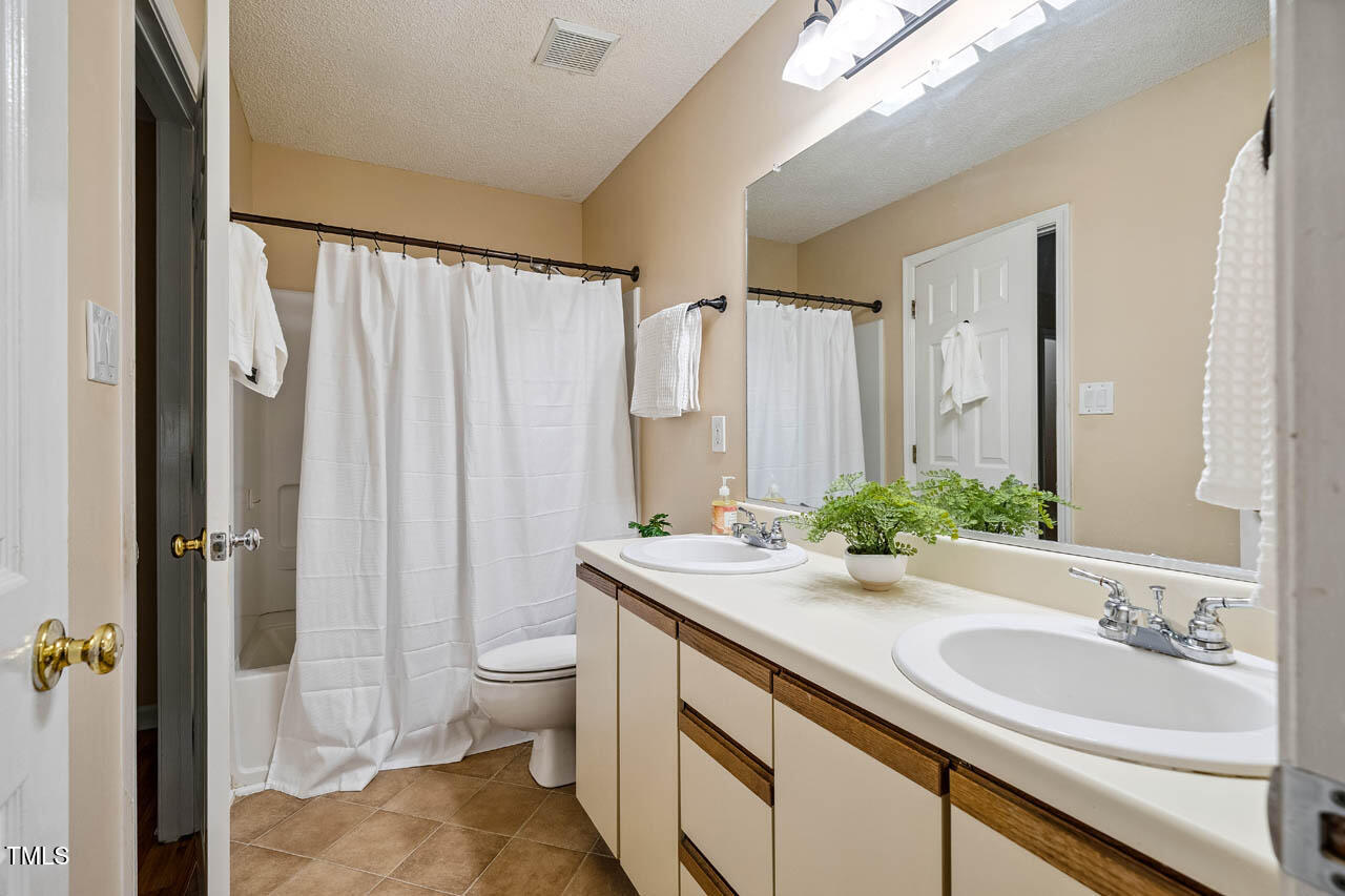 4117 Olde Coach Road Durham, NC 27707 - Photo 13 of 37 4117OldeCoachRd-029