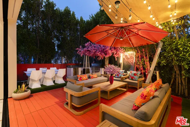 a view of a chairs and table in a backyard