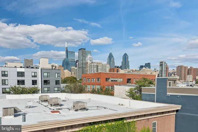 a view of a water fountain in the middle of a city
