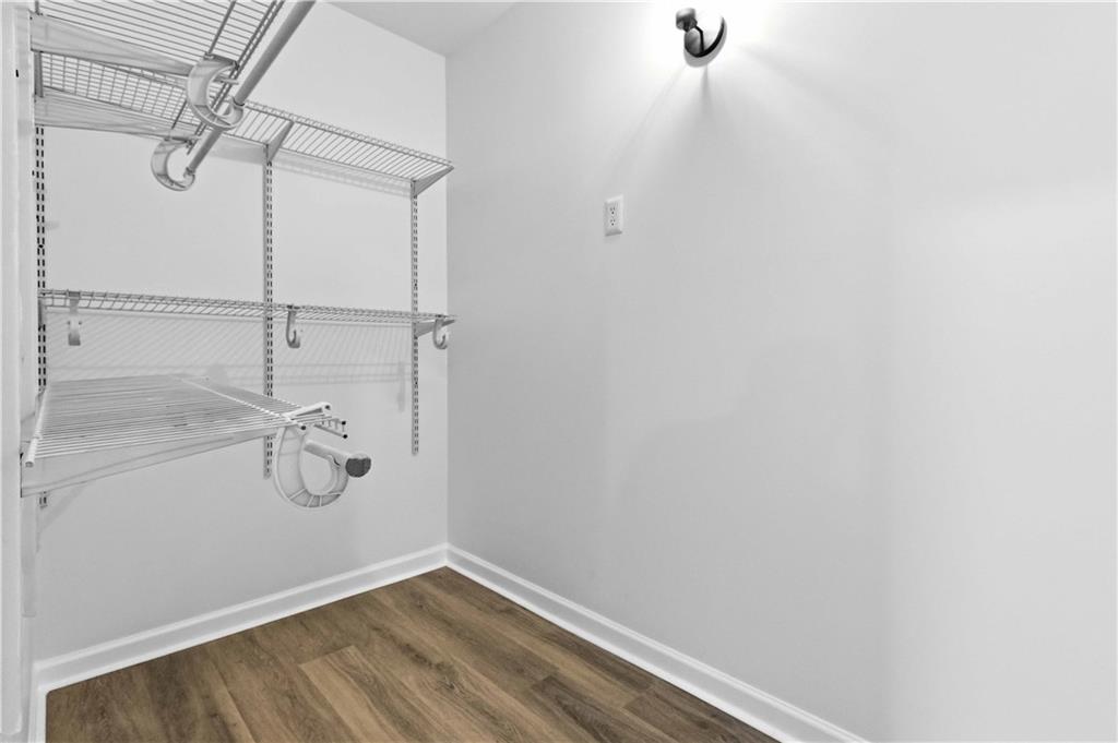 2275 Country Club Lane Southwest Atlanta, GA 30311 - Photo 20 of 32 a bathroom with a shower