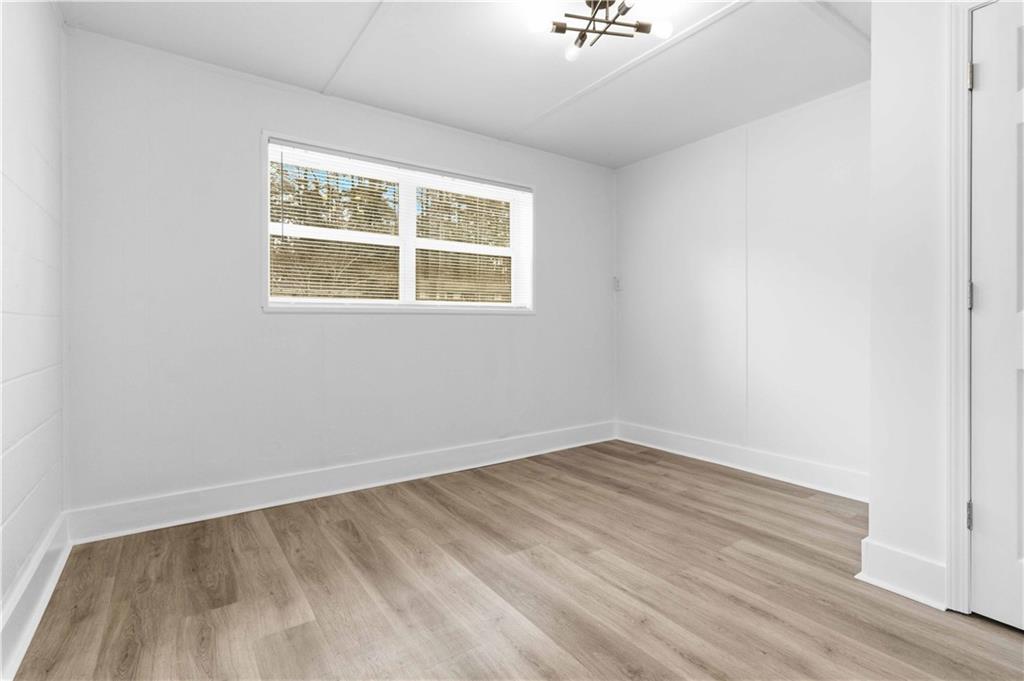 2275 Country Club Lane Southwest Atlanta, GA 30311 - Photo 22 of 32 an empty room with a window