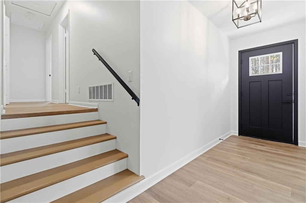 2275 Country Club Lane Southwest Atlanta, GA 30311 - Photo 4 of 32 a view of entryway