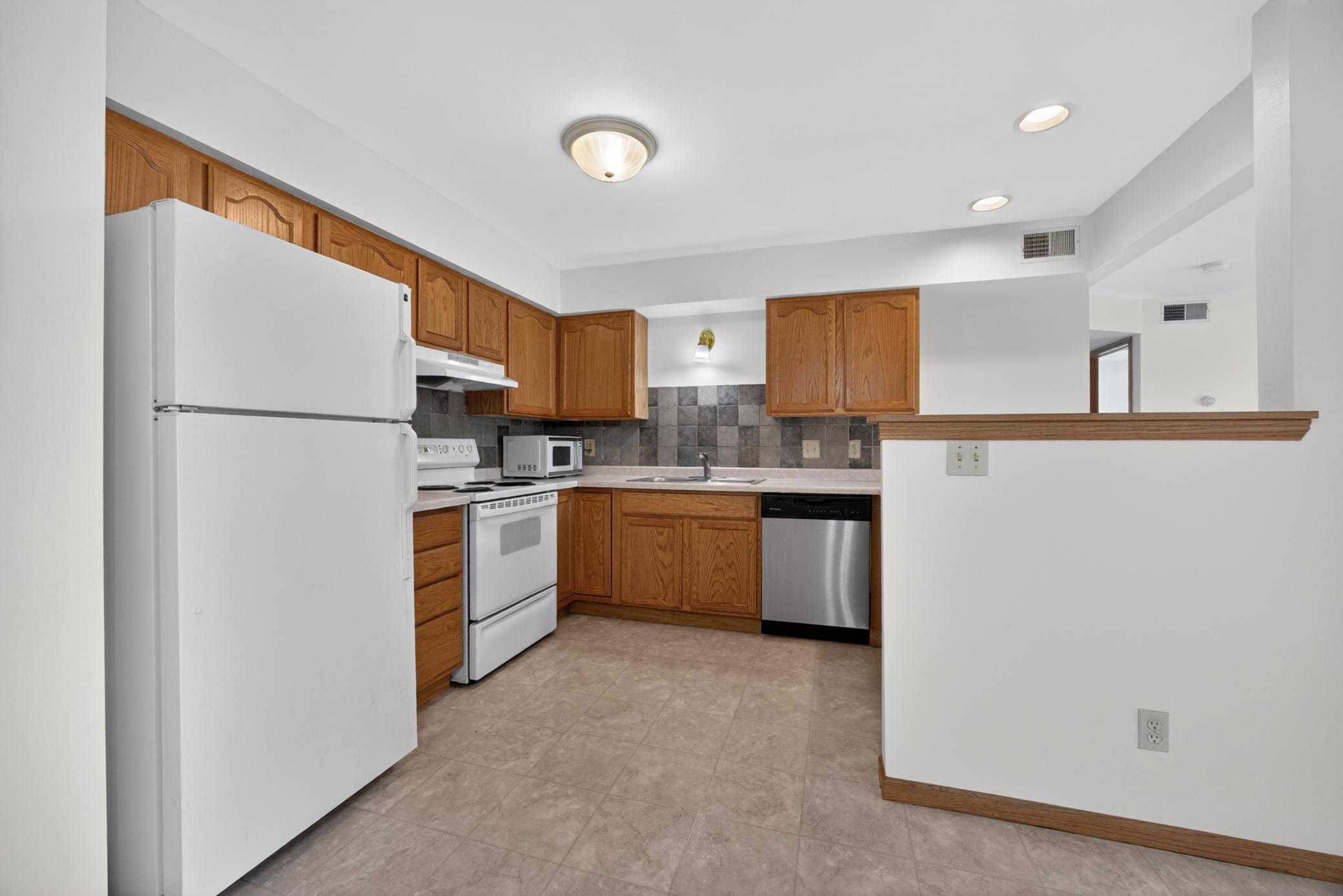 1826 Deerhaven Lane Northeast, Unit 16 Rochester, MN 55906 - Photo 7 of 15
