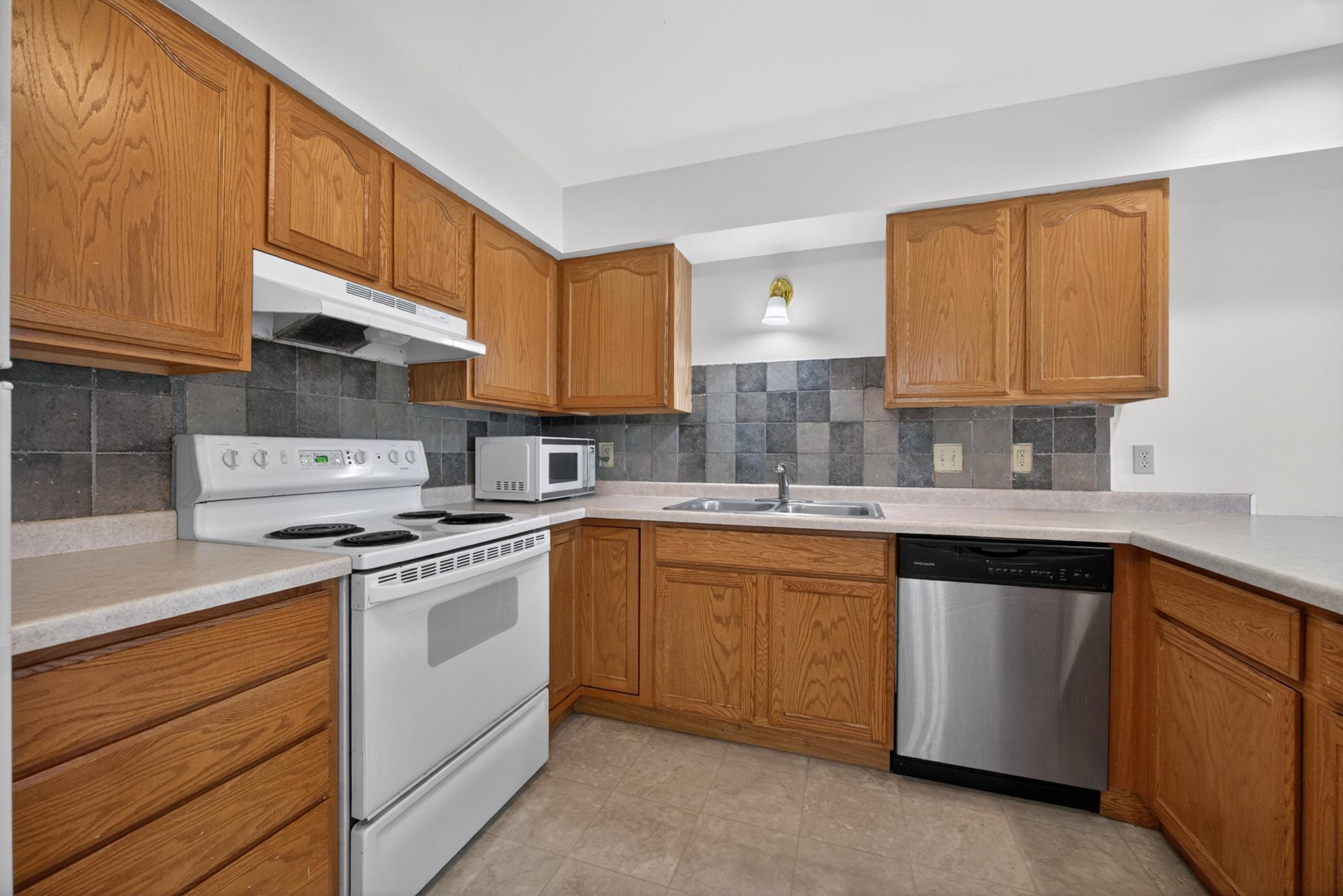 1826 Deerhaven Lane Northeast, Unit 16 Rochester, MN 55906 - Photo 8 of 15