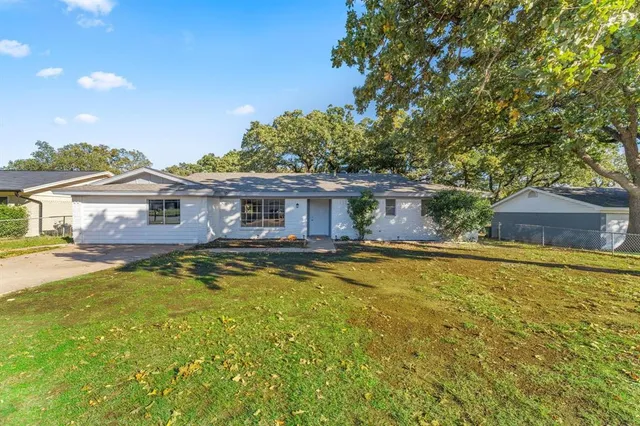 $2,500 | 916 McCurry Avenue, Bedford, TX 76022