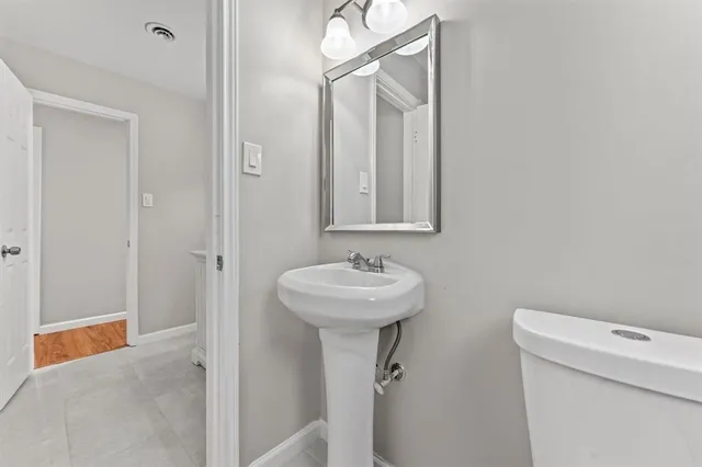 $2,500 | 916 McCurry Avenue, Bedford, TX 76022