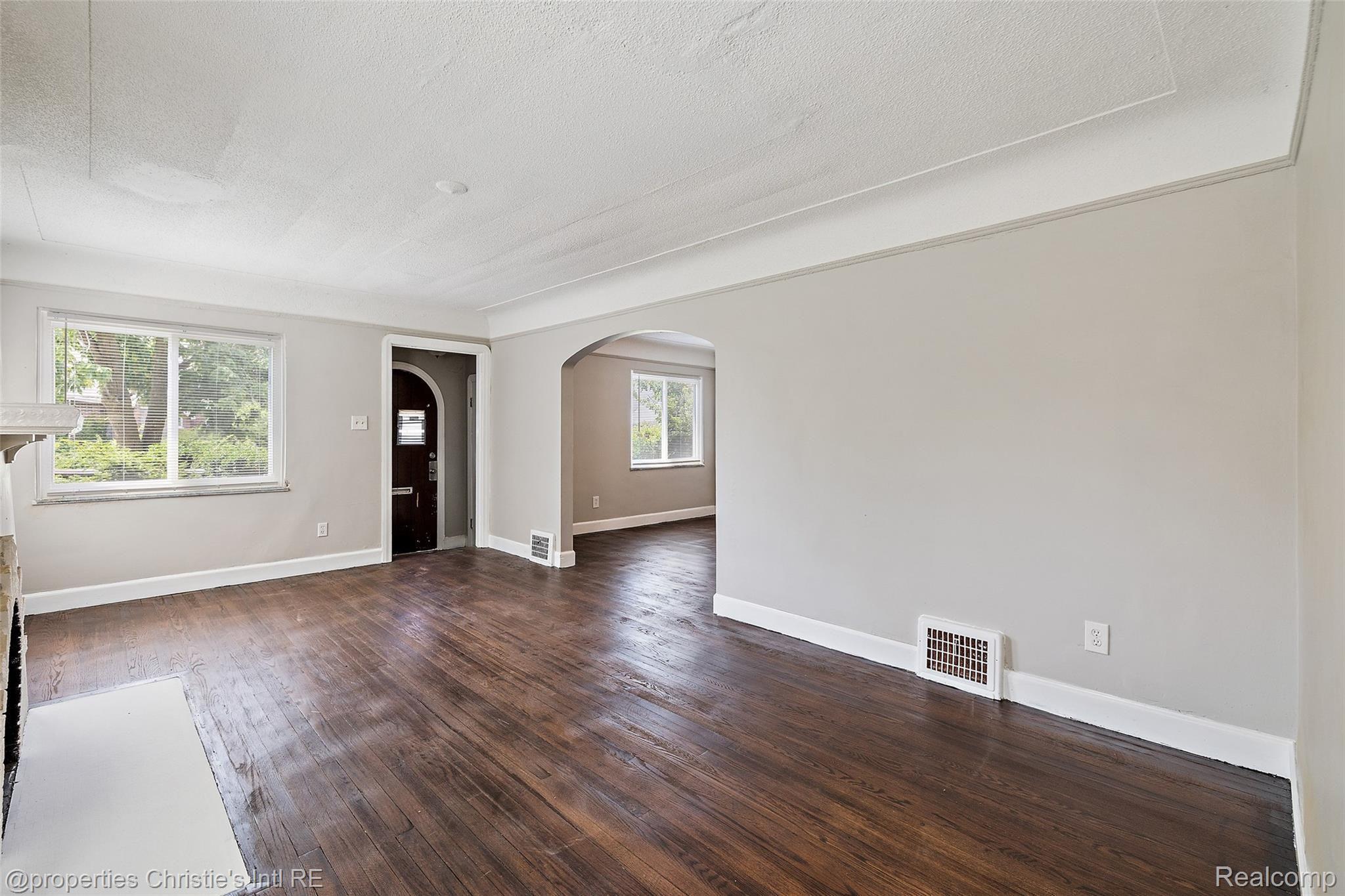 4190 Devonshire Rd-9.jpg