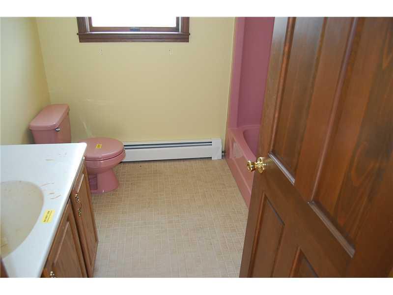 629 Church Road Bangor, ME 04401 - Photo 15 of 28 Bathroom.