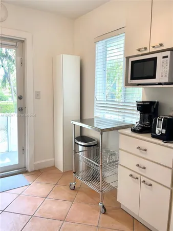 $2,500 | 8036 Harding Avenue, Unit 3, Miami Beach, FL 33141