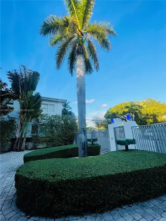 $2,500 | 8036 Harding Avenue, Unit 3, Miami Beach, FL 33141
