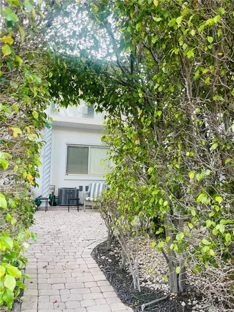 $2,500 | 8036 Harding Avenue, Unit 3, Miami Beach, FL 33141