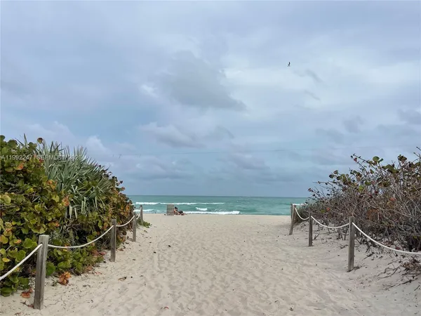 $2,500 | 8036 Harding Avenue, Unit 3, Miami Beach, FL 33141