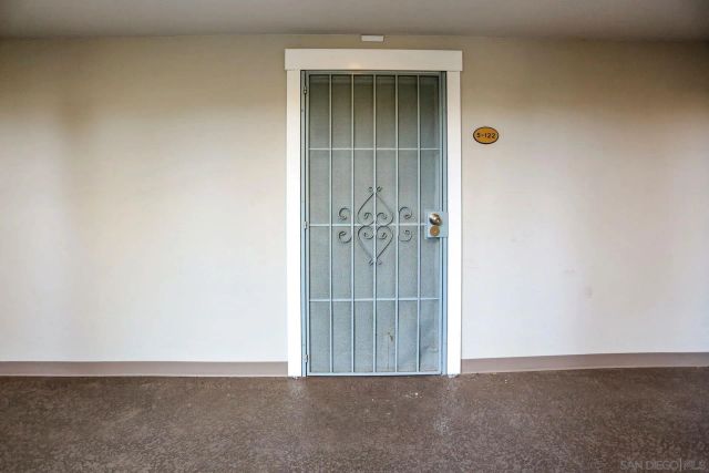 an empty room with cabinet and mirror