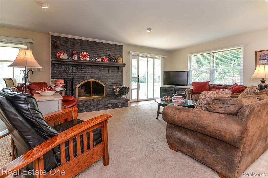 1343 Lone Tree Road Milford, MI 48380 - Photo 8 of 56 21_8.jpg