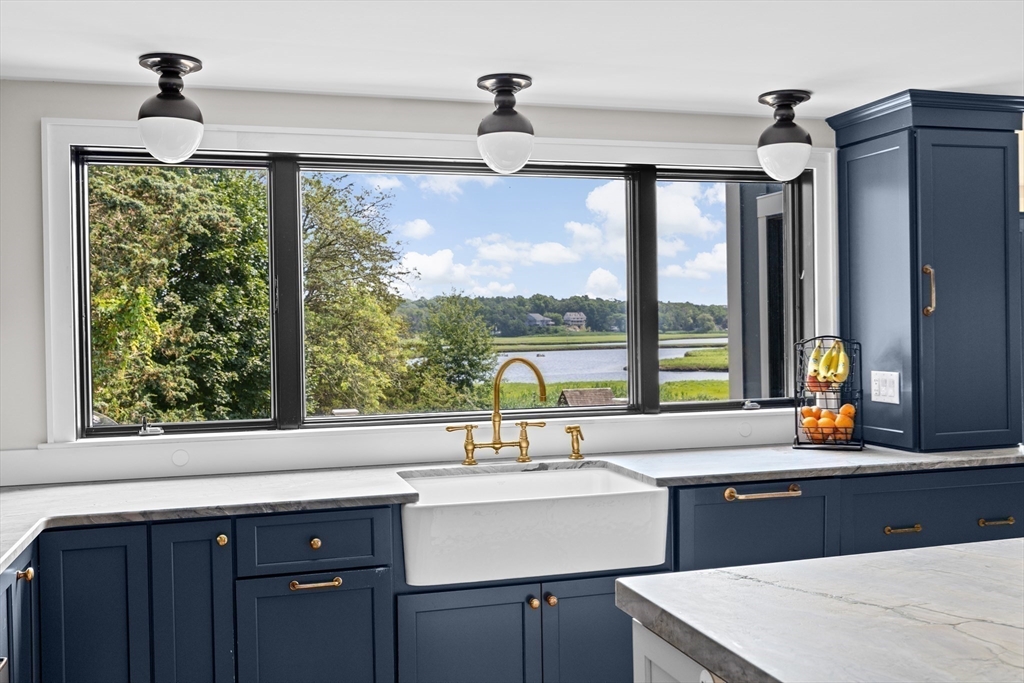 392 South Main Street Cohasset, MA 02025 - Photo 4 of 38