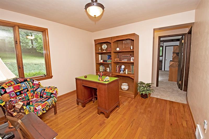 133 Dutchtown Road Butler, PA 16002 - Photo 8 of 25 Get work done in the office located adjacent to the bedrooms.