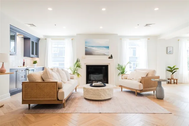 $1,950,000 | 10 Brown & Howard, Unit 101, Newport, RI 02840