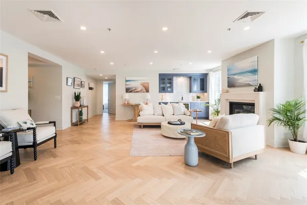 $1,950,000 | 10 Brown & Howard, Unit 101, Newport, RI 02840